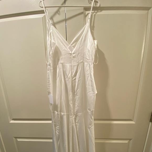 Lulu’s Satin White Dress; Long; Ruffle Front; Size XL; NWT - Picture 4 of 5